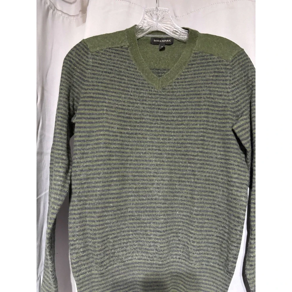Banana Republic Sweater Mens M V-Neck Olive Green Striped Merino Wool Blend Knit